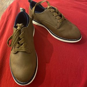 Boys Cat and Jack dress shoes. Size Boys 1
